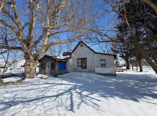 112 S Walnut St, Oakland, IL 61943