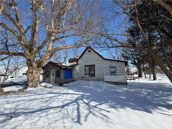 112 S Walnut St, Oakland, IL 61943