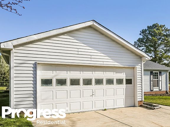 3rd image of 11438 Leadenhall Ln