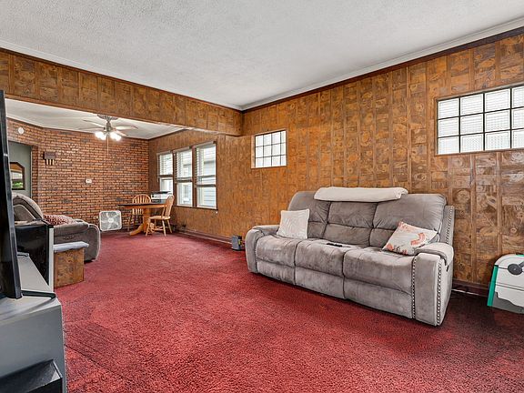 2nd image of 5546 W Warwick Ave