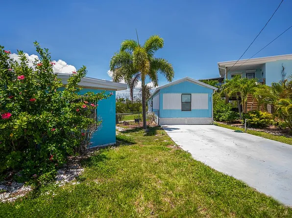 3965 Phoenix Dr, Saint James City, FL 33956