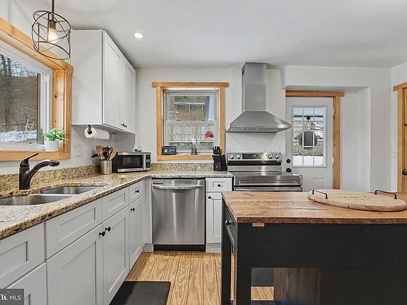 5th image of 1117 State Rd