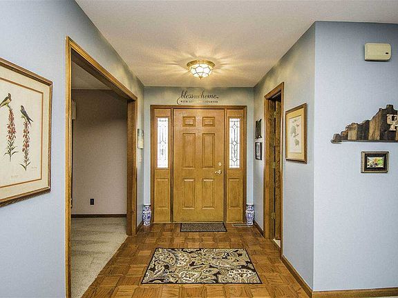 3rd image of 624 Greenbriar Ct