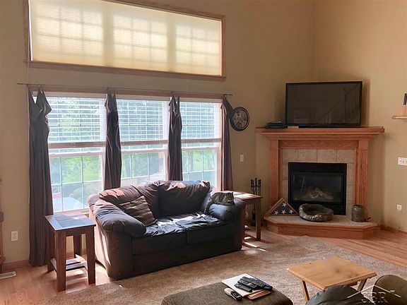 High ceilings and gas fireplace