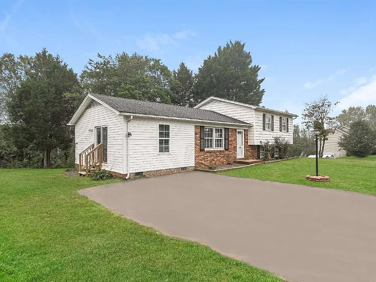 717 Milling Rd — Photo 2