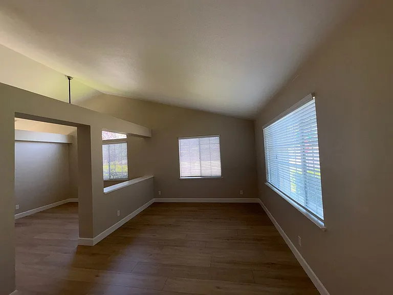 798 Shannon Dr — Photo 7