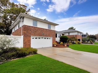 4046 Hudson Ave, Seaford, NY 11783