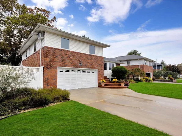 4046 Hudson Avenue, Seaford, NY 11783