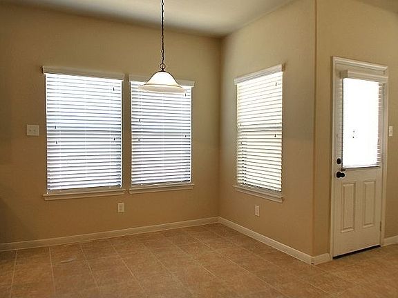 5th image of 2603 Lexington Park Dr