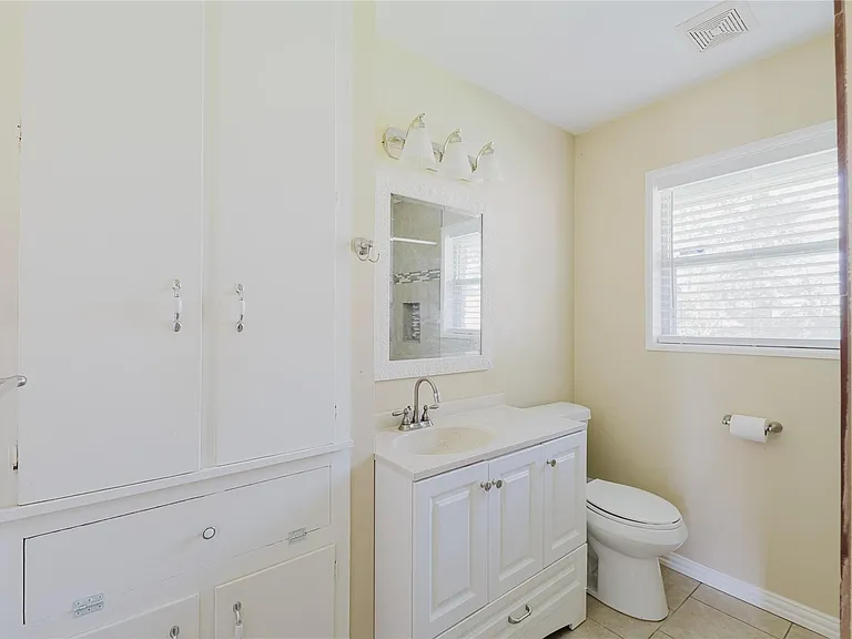 5210 De Lange Ln — Photo 17