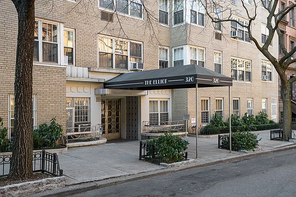 Sold by Corcoran | media 24