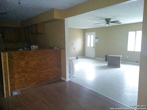4th image of 527 Big Oak Dr