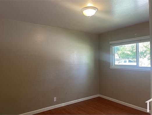5th image of 330 S Willard Ave #1