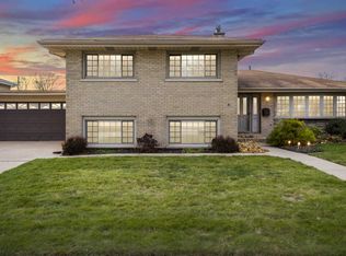 9832 S 55th Ave, Oak Lawn, IL 60453