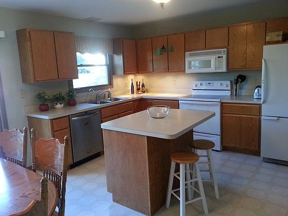 3rd image of 841 Thornberry Dr