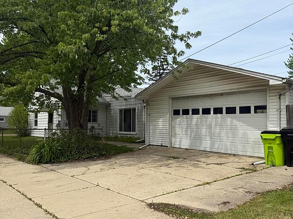 4th image of 26700 Grandmont St