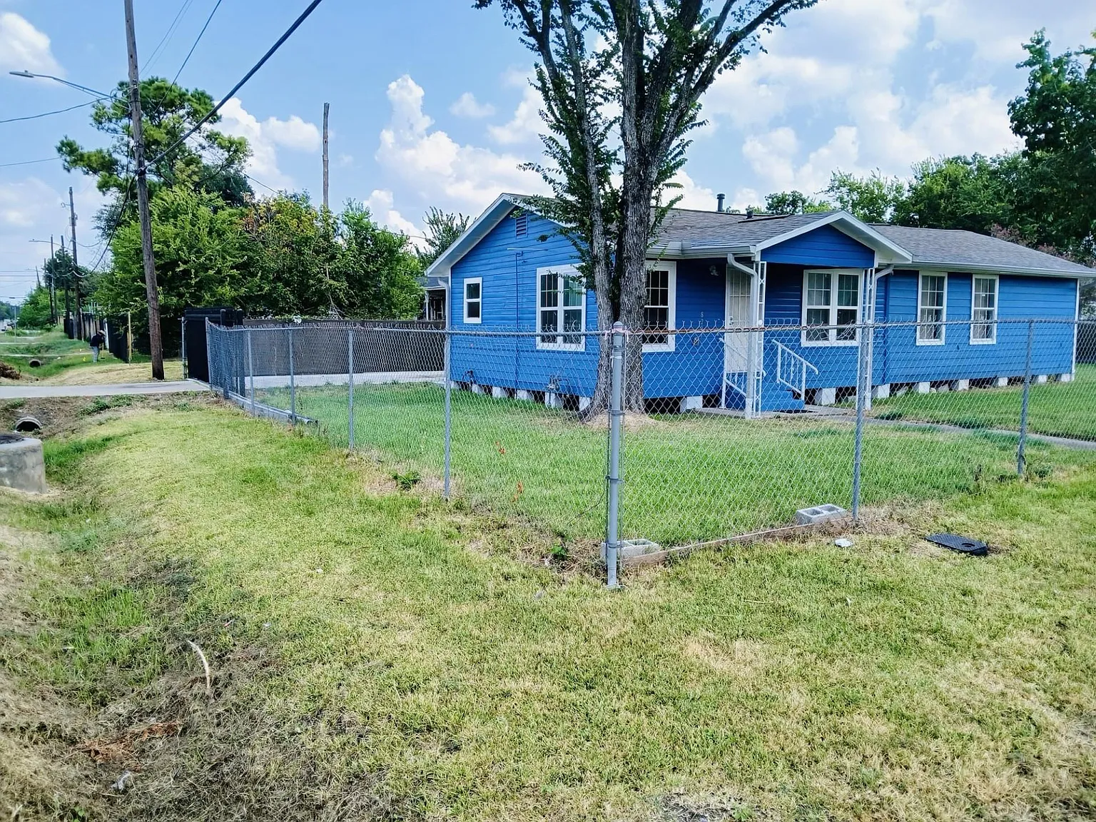 4 bed, 2.0 bath, 1488 sqft, $1,700 — Photo 2