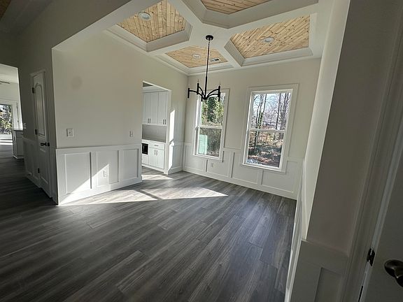4th image of 632 Perrin Dr