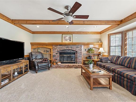 5th image of 8641 Greenwood Ln