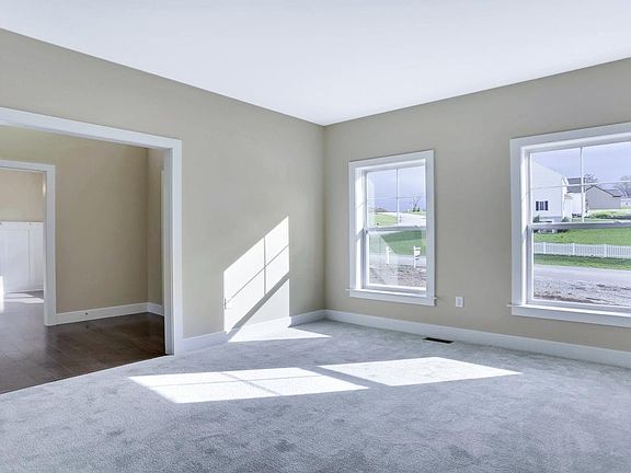 4th image of 105 Chateau Cir