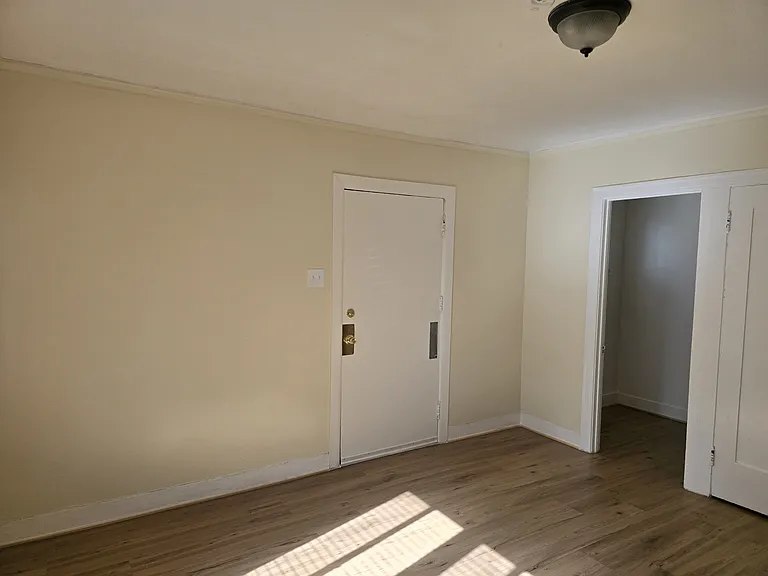2812 3/4 Hillcrest Dr — Photo 4