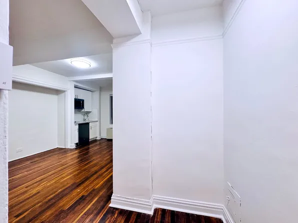 5 Tudor City Place image 4 of 11