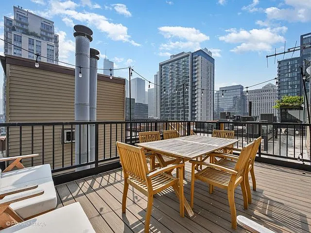 300 W Grand Ave #601 — Photo 9