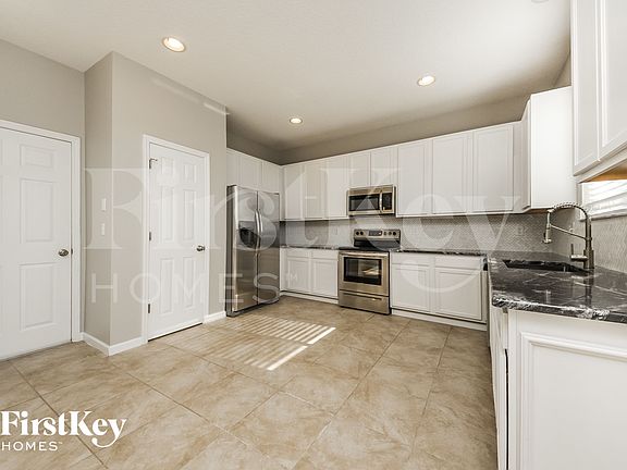 5th image of 796 Lakeview Pointe Dr