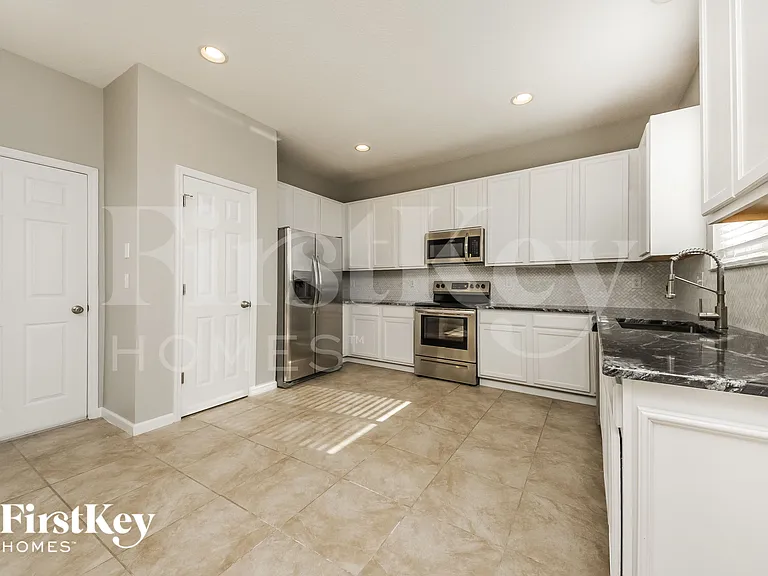 796 Lakeview Pointe Dr — Photo 5