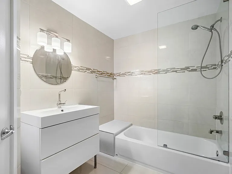 10227 Helendale Ave — Photo 12