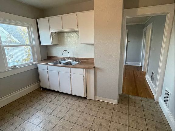 3rd image of 310 Hixson Ave #1