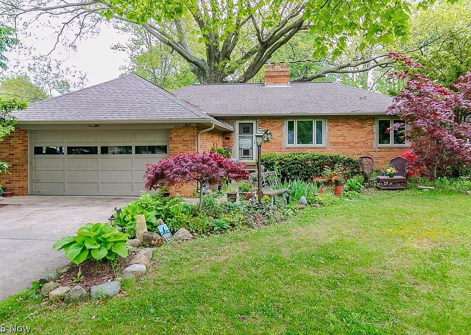 1st image of 565 Bassett Rd