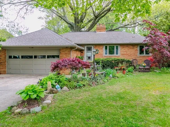 565 Bassett Rd, Bay Village, OH 44140