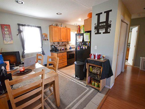 4th image of 420 W 12th St