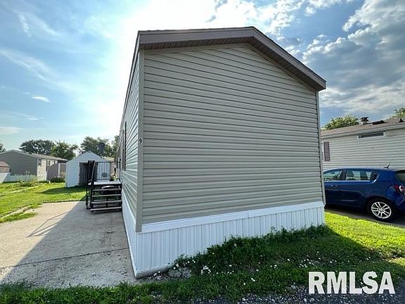 4th image of 900 E Lincoln St #9