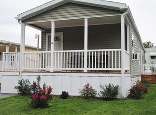 44 N Green Acres Cir, Akron, PA 17501