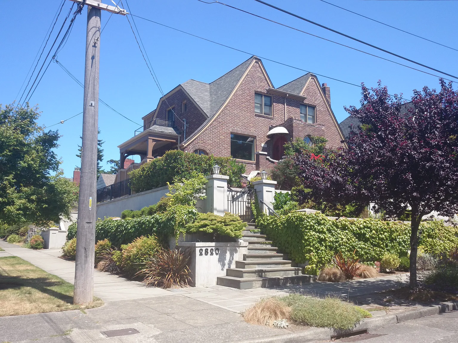 2820 W Barrett St photo 1