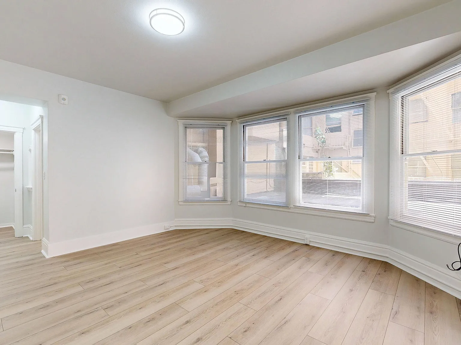 Bright & Spacious Studio Near Union Square Pet Friendly — Photo 4