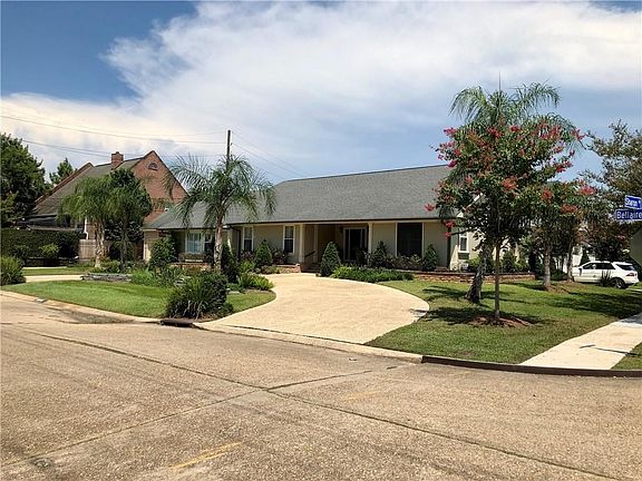 3rd image of 5899 Bellaire Dr