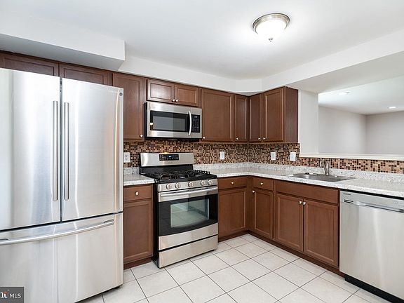 4th image of 16944 Monmouth Ct