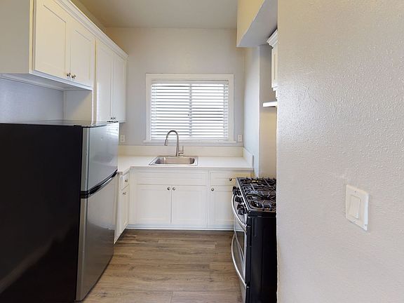 5th image of 1416 W 10th Pl APT 208