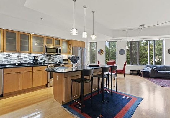 4th image of 1313 Washington St APT 304