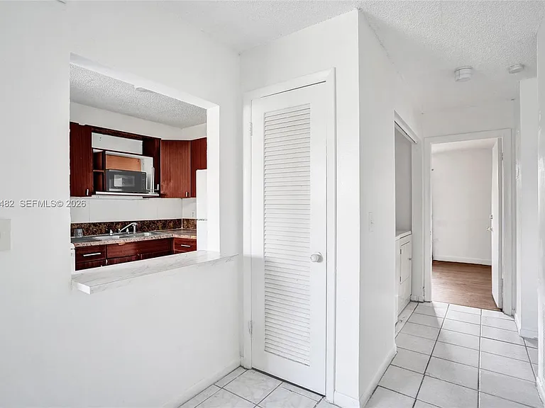 841 SW 7th St #C — Photo 9