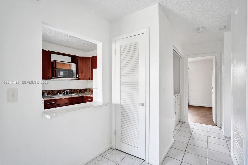 841 SW 7th St APT C, photo 9