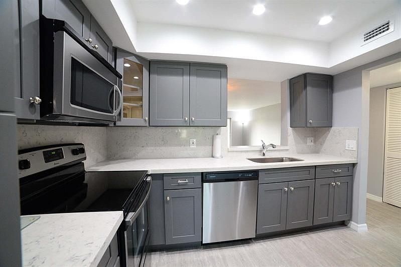1st image of 14849 Cumberland Dr #2050