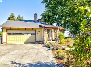 1205 NW Littlewood Ct, Roseburg, OR 97471