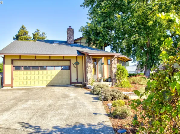 1205 NW Littlewood Ct, Roseburg, OR 97471