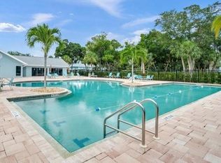 109 Wading Bird Cir #V-102, Naples, FL 34110