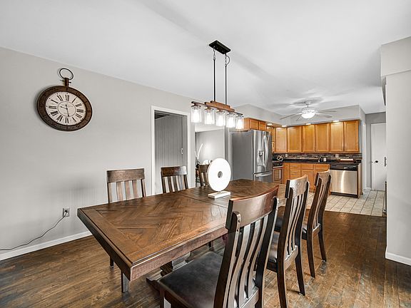 5th image of 17509 Maple Ave