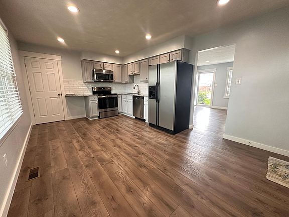 2nd image of 408 Foxwood Dr